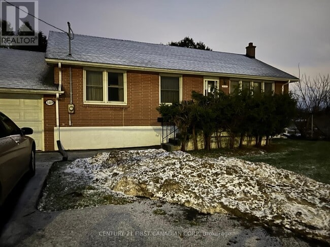 Photo - 1449 Oxford St E