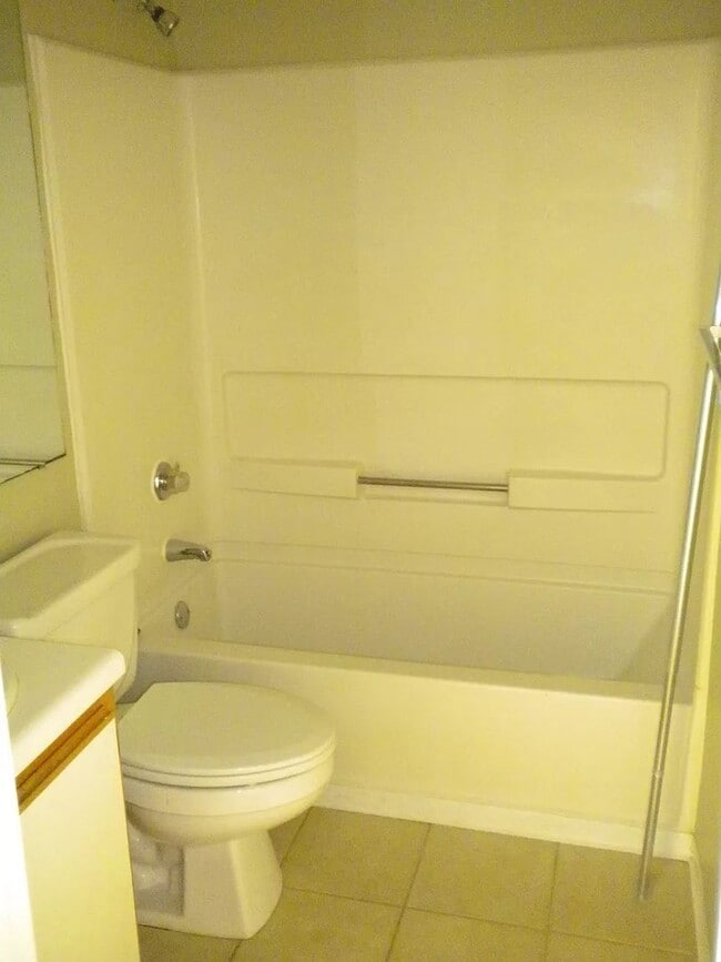 Photo - 4 bedroom Condo within Walking Distance to Lake Johnson and 5 mins to NC State