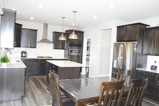 Photo - 1566 Edgebrook Ln