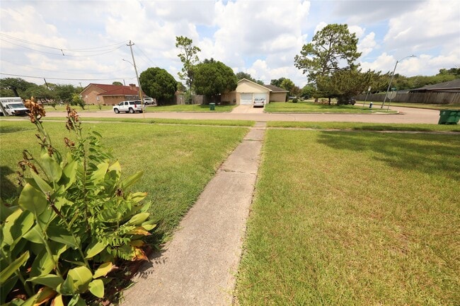 Photo - 6910 Pella Dr