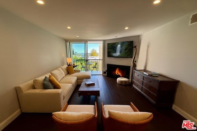 Photo - 8530 Holloway Dr Unidad 318