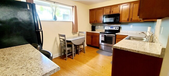 Photo - 496 Lawnview Dr Unit 496 Lawnview Dr Apt 3