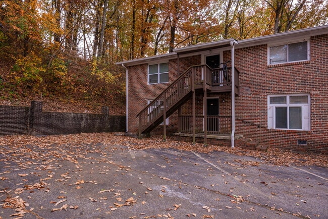 Building Photo - 800 Lullwater Rd Unit 800