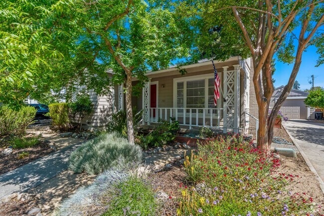 Building Photo - Downtown Napa 3 bed 2 bath single level home