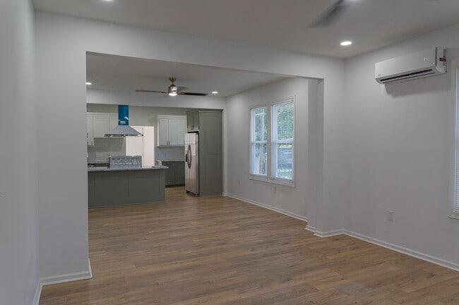 Photo - 817 Maple St