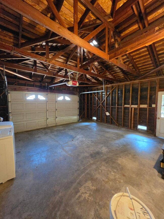Photo - Spacious Home!!