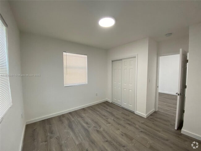 Building Photo - 5803 NW 1st Ave Unit 5803 Rental