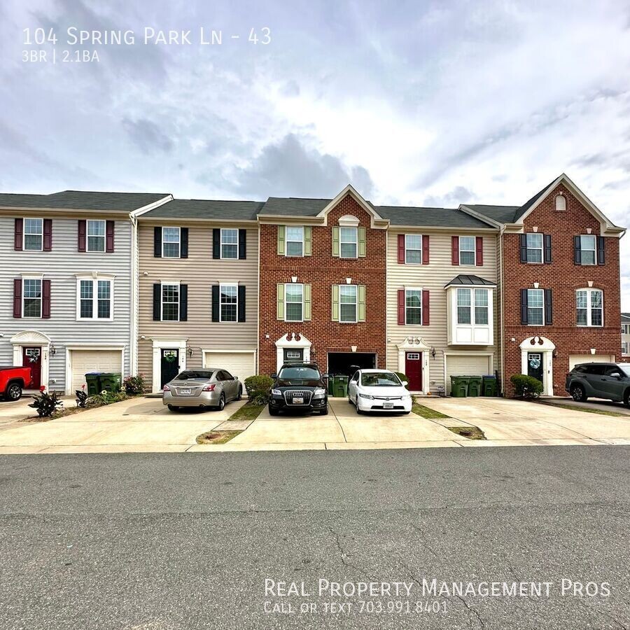 3 Bed Townhome near I-95! - 3 Bed Townhome near I-95!