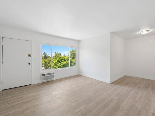 Building Photo - 6828 Fulton Ave Unit 5