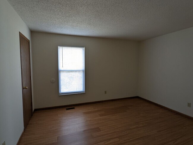 Photo - 4 bed 1.5 bath home close to I-44