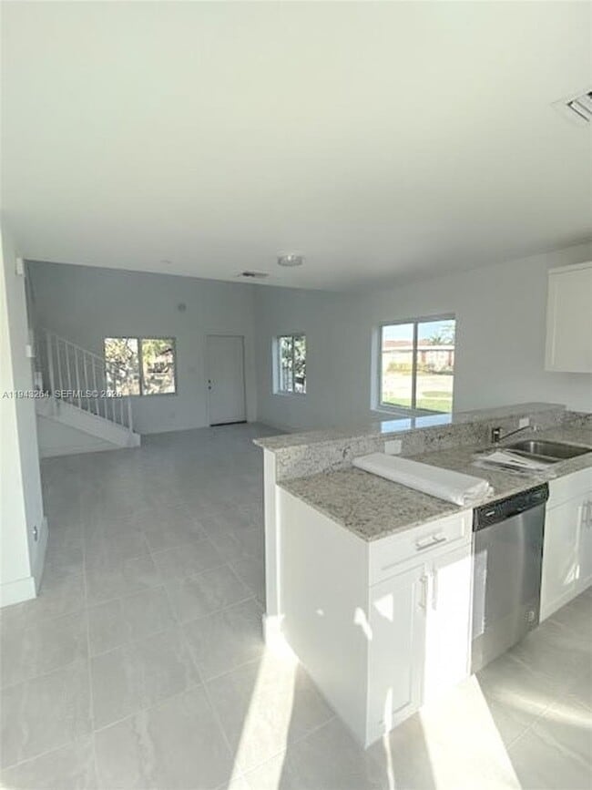 Photo - 715 N 59th Ave