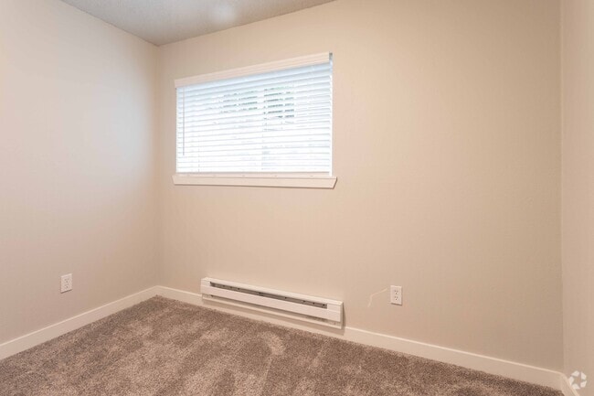 2BR, 1BA - 861 SF