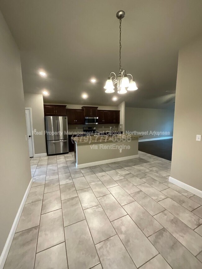 Photo - 6110 NW McClellen St