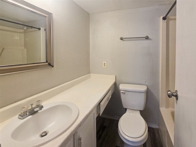 Photo - 398 Duroux Rd Unidad a