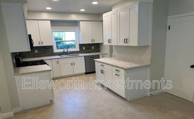 Building Photo - 3535 Park Blvd Rental