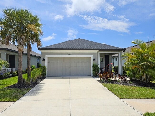 Building Photo - Annual Furnished or Seasonal Short-Term 4 Bedroom 2.5 Bathroom Home in Palmero!