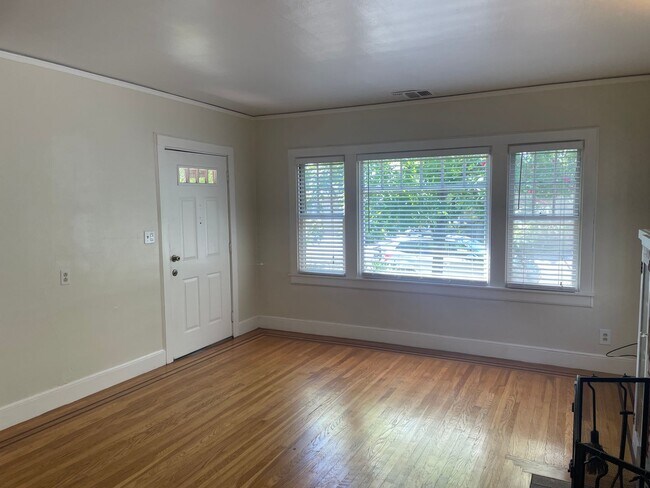 Photo - 2 Bedroom 1 Bathroom Home in West Tahoe Park