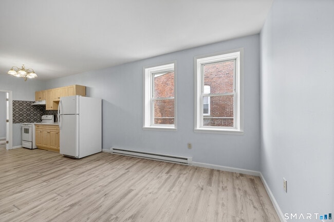 Building Photo - 60 Center St