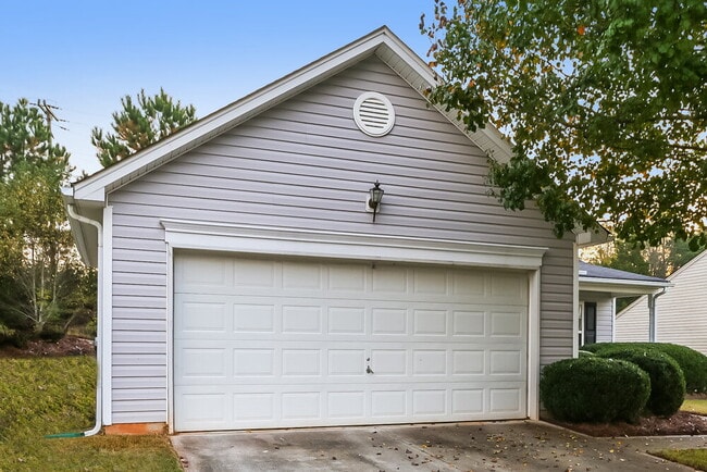 Photo - 5880 Mahogany Pl SW