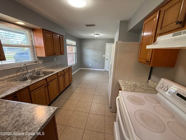 Photo - 1295 Country Club Blvd