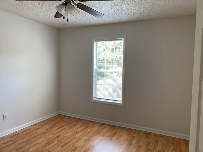 Photo - 56 Tribune Ave SW Unit Apt C