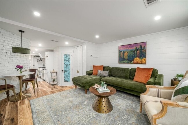 Photo - 799 Charles Allen Dr NE