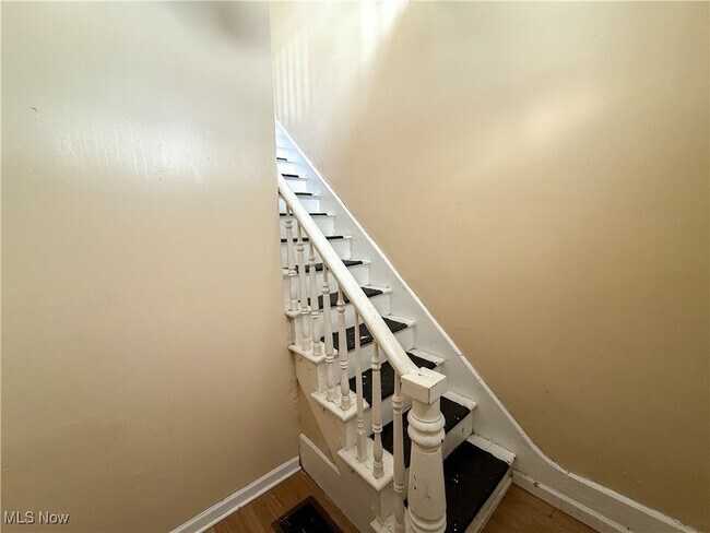 Photo - 153 N Sycamore St