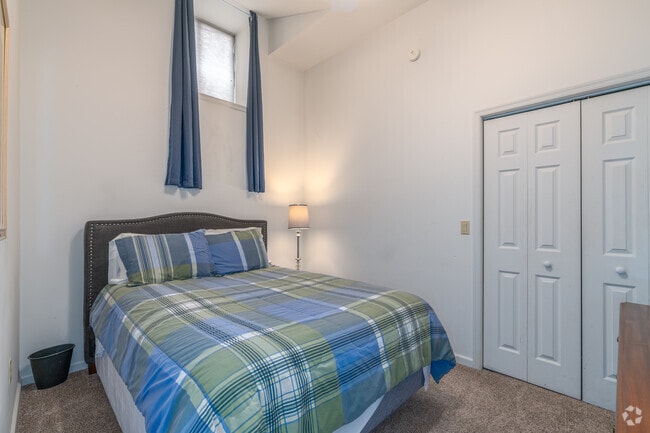 1BR, 1BA - 850SF - Kitchen - Jefferson Square