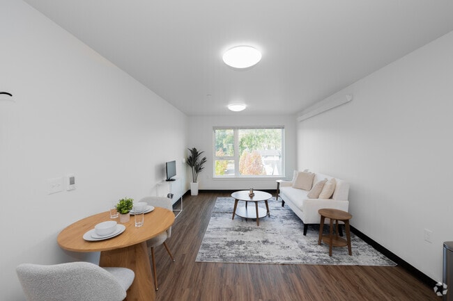 1BR, 1BA - 580SF - Living Room - Nichols Court