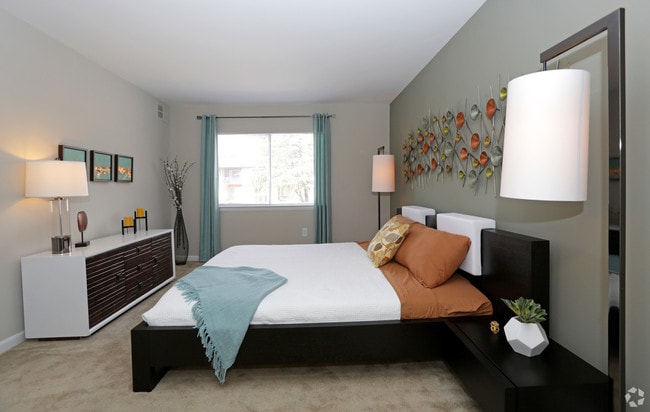 Bedroom - Carriage Club Apartments