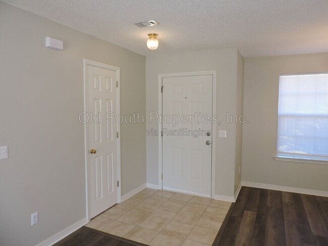 Photo - 555 Batten Blvd