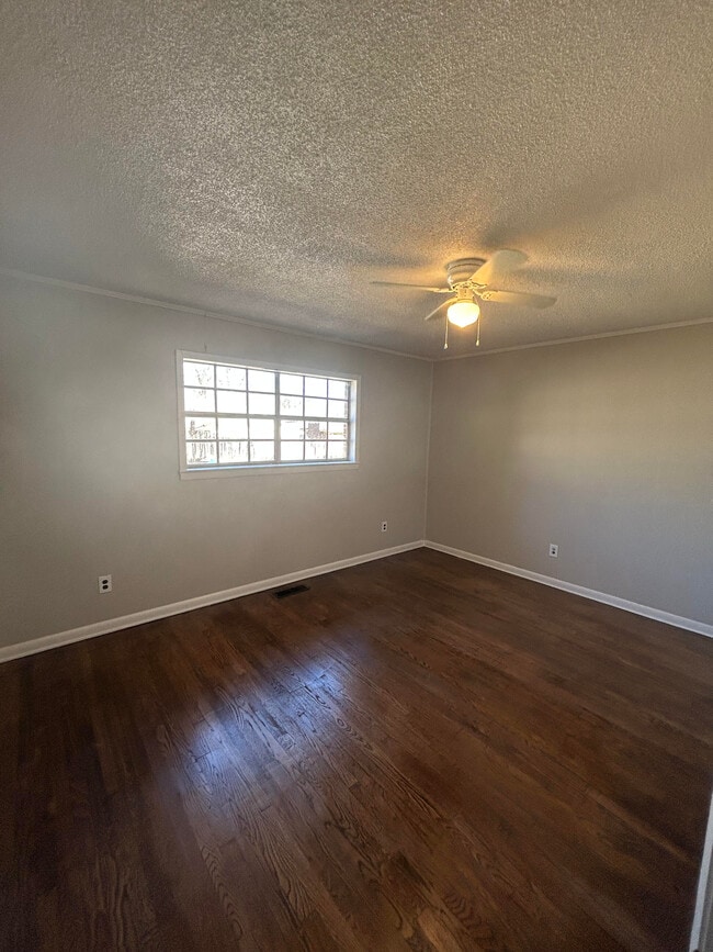 Photo - 501 Jerry Coleman St