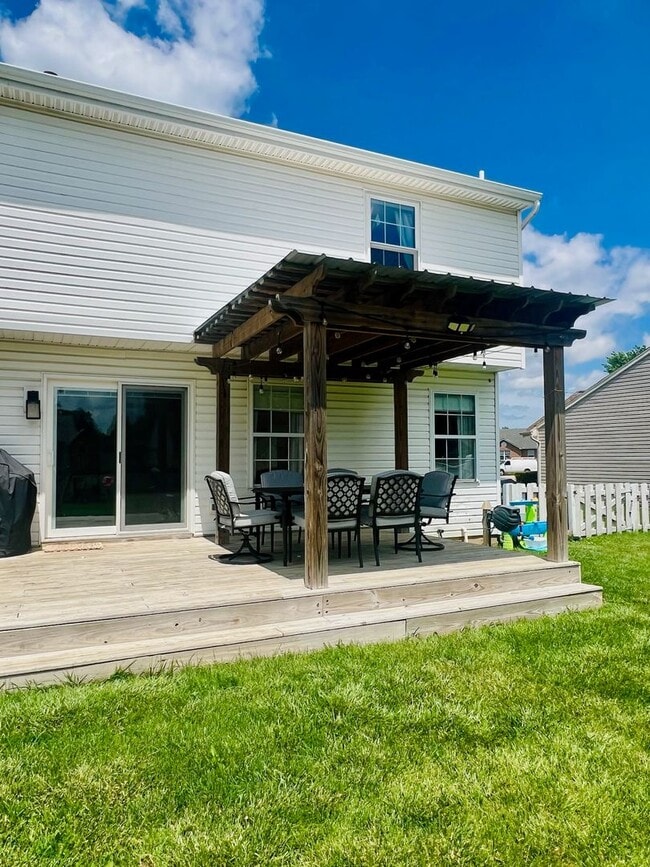 Photo - Beautiful 4 Bedroom Home in a Cul-De-Sac