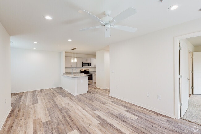 1BD 1BA 779SF