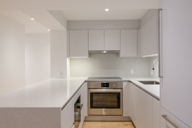 Building Photo - 3421 Rue Drummond Unit 35