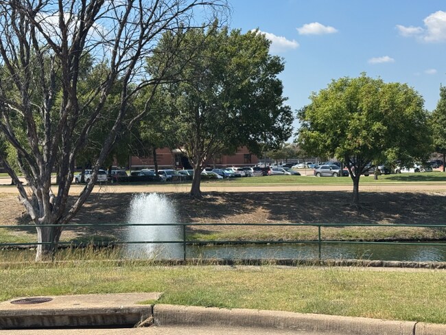 Photo - 903 Redbud Dr