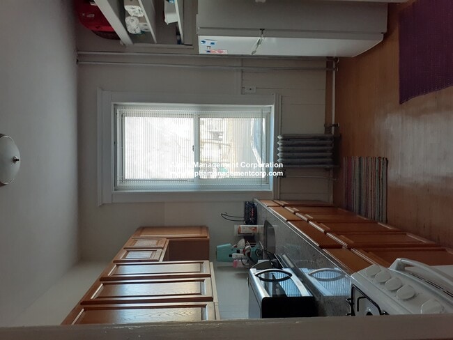 44 Maple St