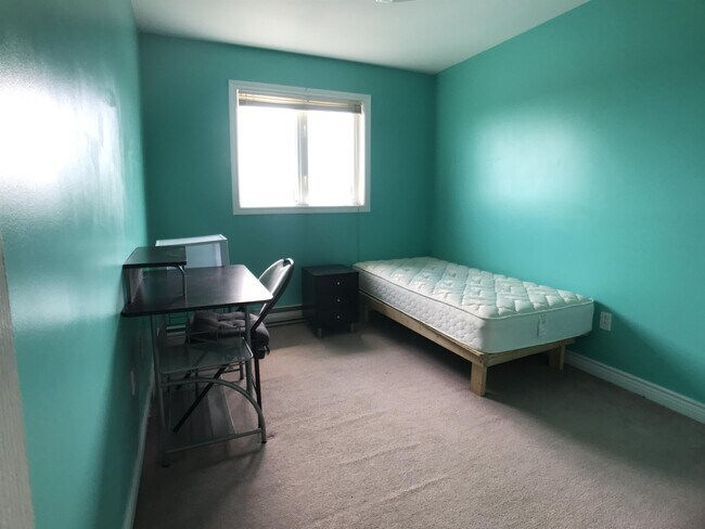 Photo - 24 Edgecombe Dr