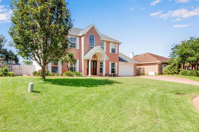 Photo - Executive Pool Home in Prestigious Lake Lo...
