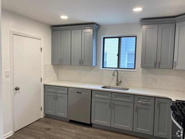 Building Photo - 60 Nonantum St Unit 2 Rental