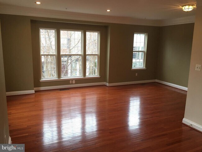Photo - 2122 Darcy Green Pl