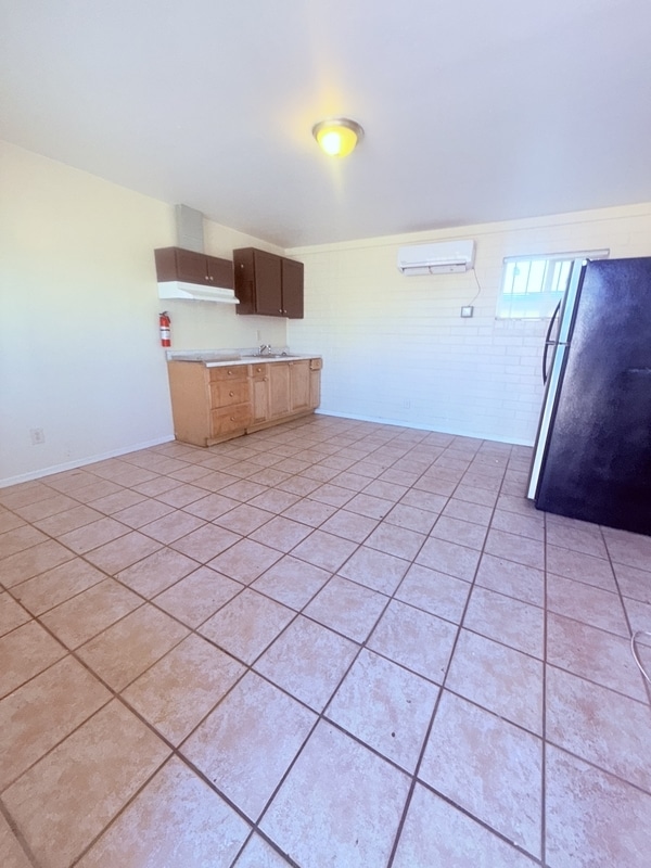 Photo - 232 W Flores St