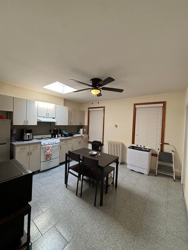 Building Photo - 513 Willow Ave Unit 3R-3R Rental