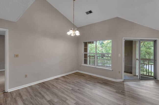 Photo - 5009 Sharon Rd