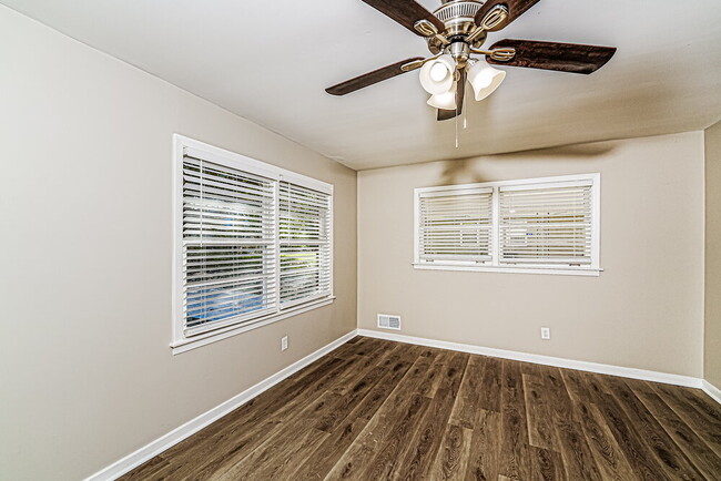 Photo - 1716 2nd St NE