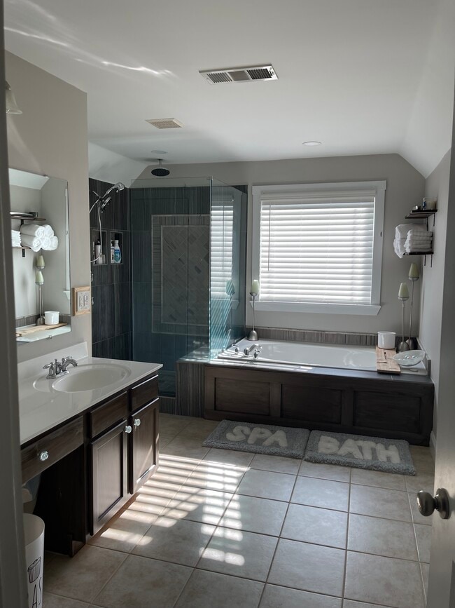 Photo - 1423 Kilchis Falls Way