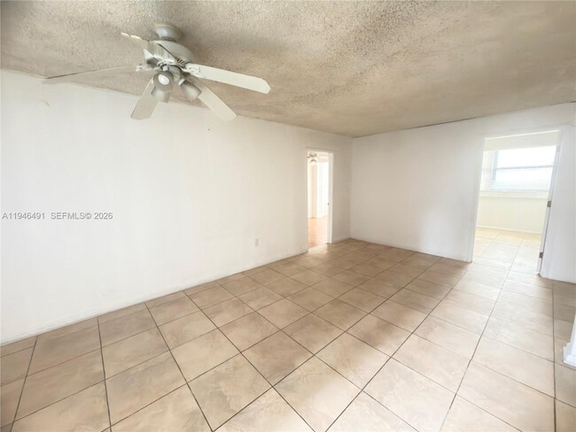 Photo - 2000 Biarritz Dr Unit 202