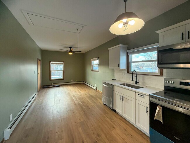 Photo - 36465 Main St