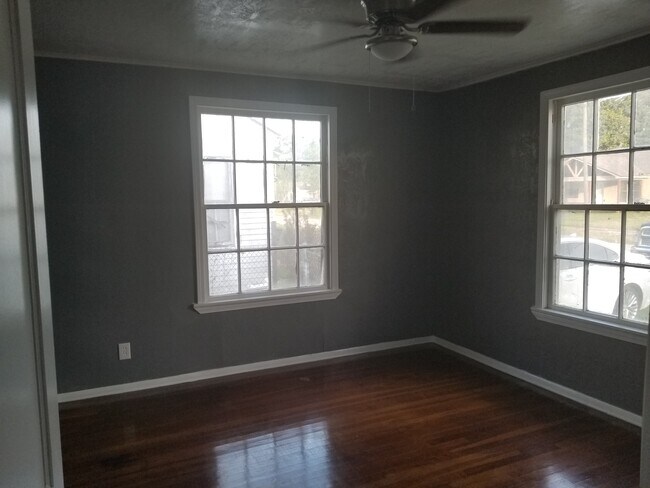 Photo - 1888 Delaware St