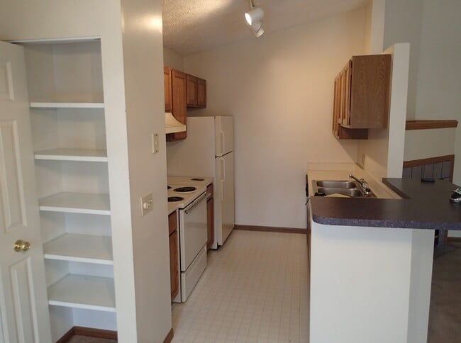 Photo - 3682 Harris Ave NW